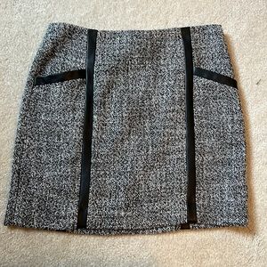 Banana republic tweed and faux leather skirt